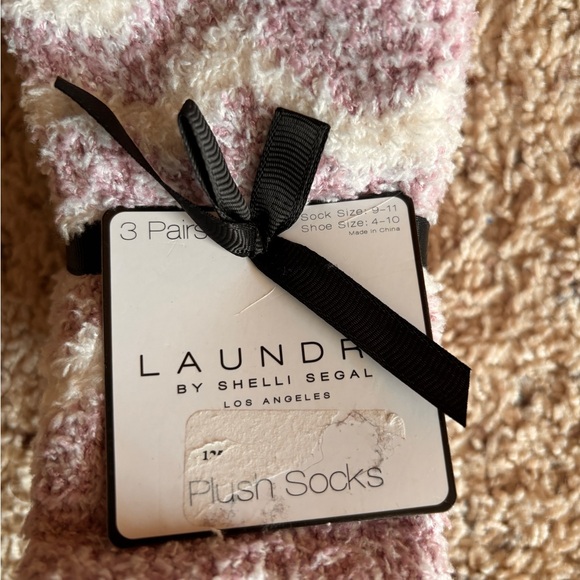 2/$20 - 3 pairs of cozy socks - Picture 3 of 6